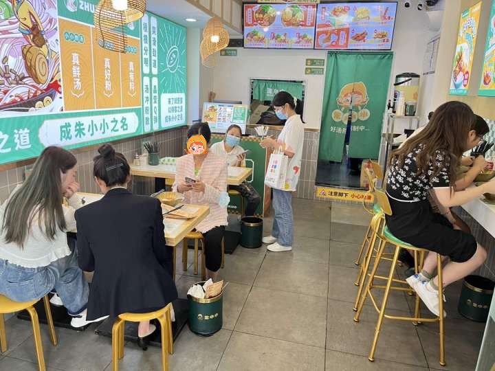 開螺螄粉店應該加盟哪個品牌呢？朱小小螺螄粉加盟品牌眾多加盟商的推薦