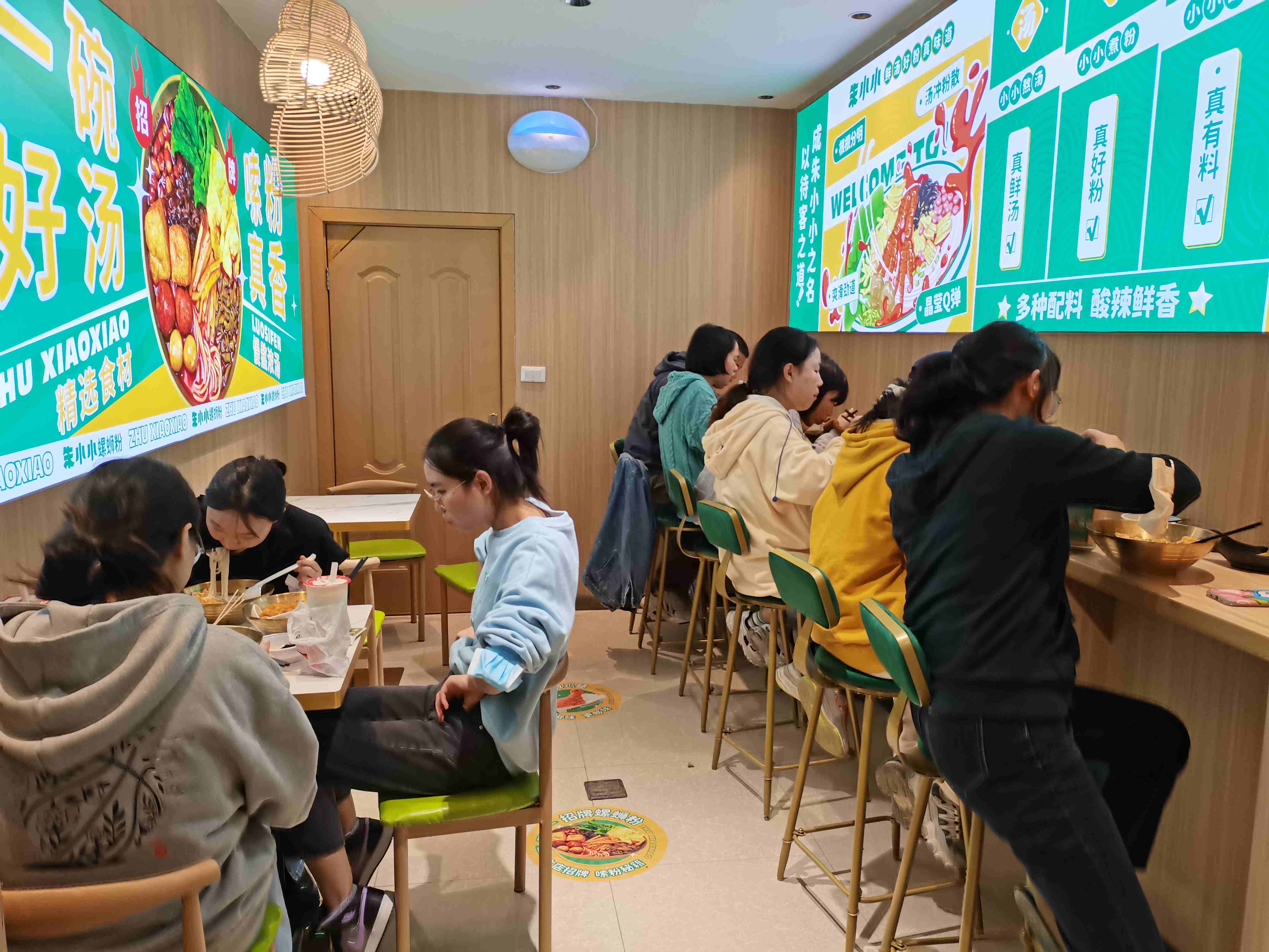 想創(chuàng)業(yè)開螺螄粉加盟店應(yīng)該怎么挑選加盟品牌？如何選擇適合自己的螺螄粉加盟品牌？