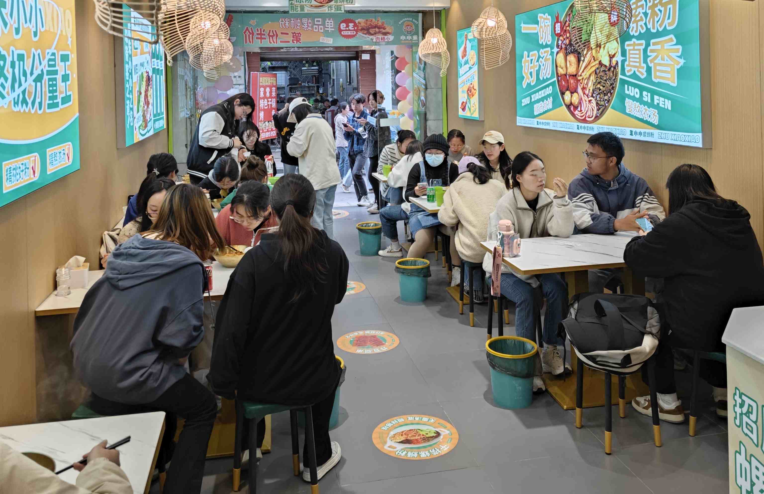 如何選擇合適自己的螺螄粉加盟品牌，以及如何開店經營呢？