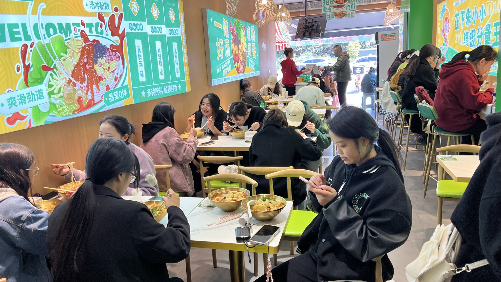 朱小小螺螄粉加盟：打造美食界的璀璨明星