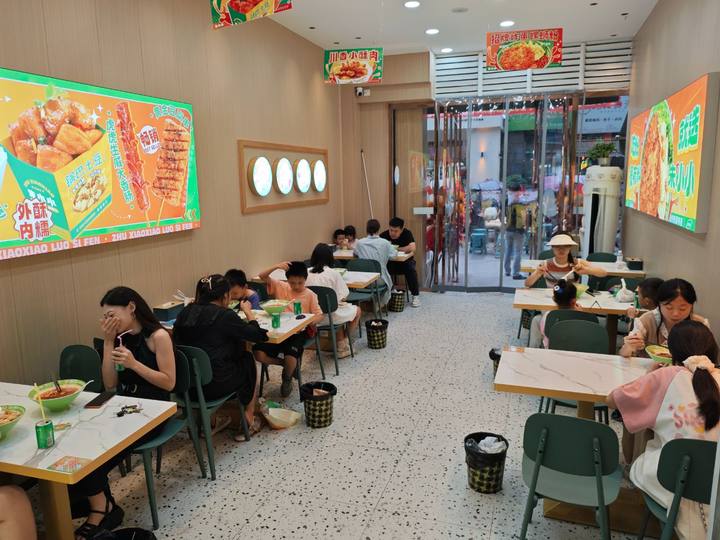 夫妻檔適合開螺螄粉加盟店嗎？投資金額15萬夠不夠？